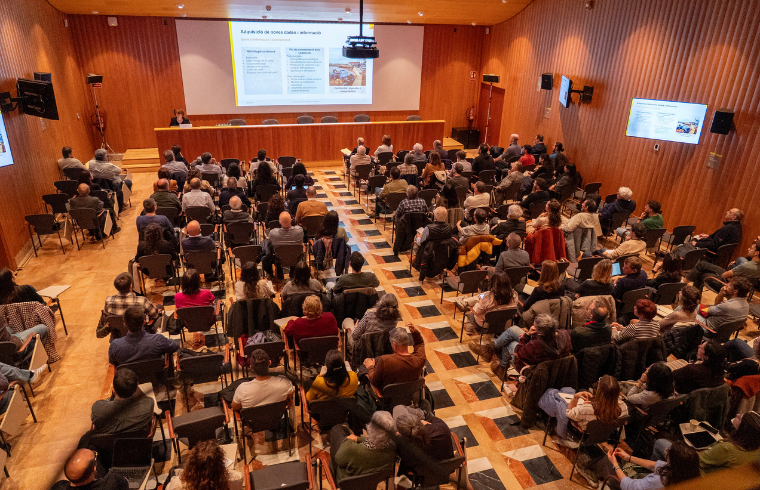 Sala d'actes de l'ICGC durant la jornada Els reptes de la gestió del litoral