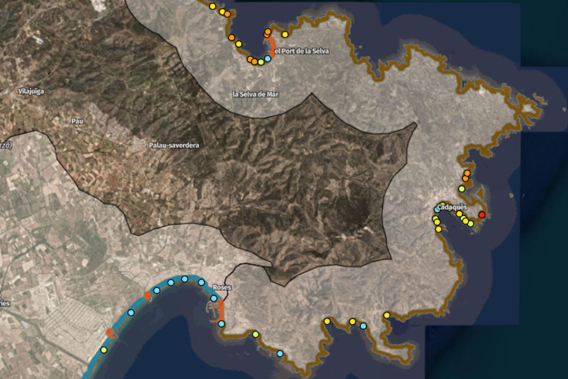 Mapa del Visor de Geomorfologia de la Costa que mostra el litoral del Cap de Creus, des de Port de la Selva fins a Roses, amb punts de colors que assenyalen diferents formes i processos del relleu costaner.