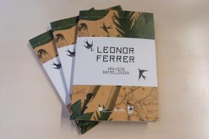 Portades de tres exemplars del catàleg de l'exposició "Leonor Ferrer: una vida entre línies"