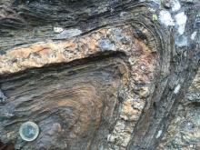 Plecs de mesoescala definits per estructures planars plegades (clivatge)